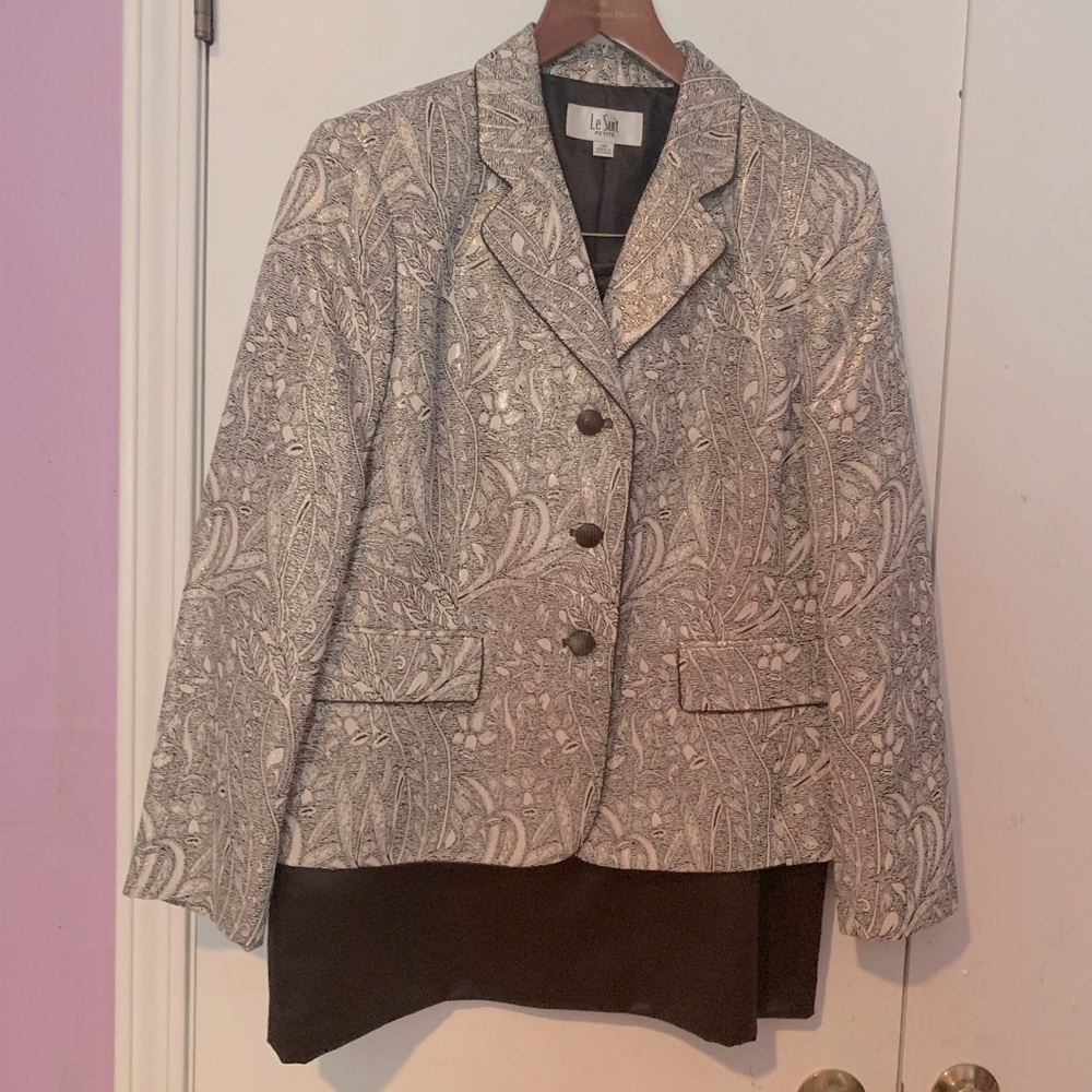 Le Suit 14P Dark brown skirt suit w/pattern jacket